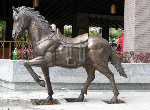 如何對河南銅雕塑進(jìn)行維護保養(yǎng)(圖1) 如何對河南銅雕塑進(jìn)行維護保養(yǎng)